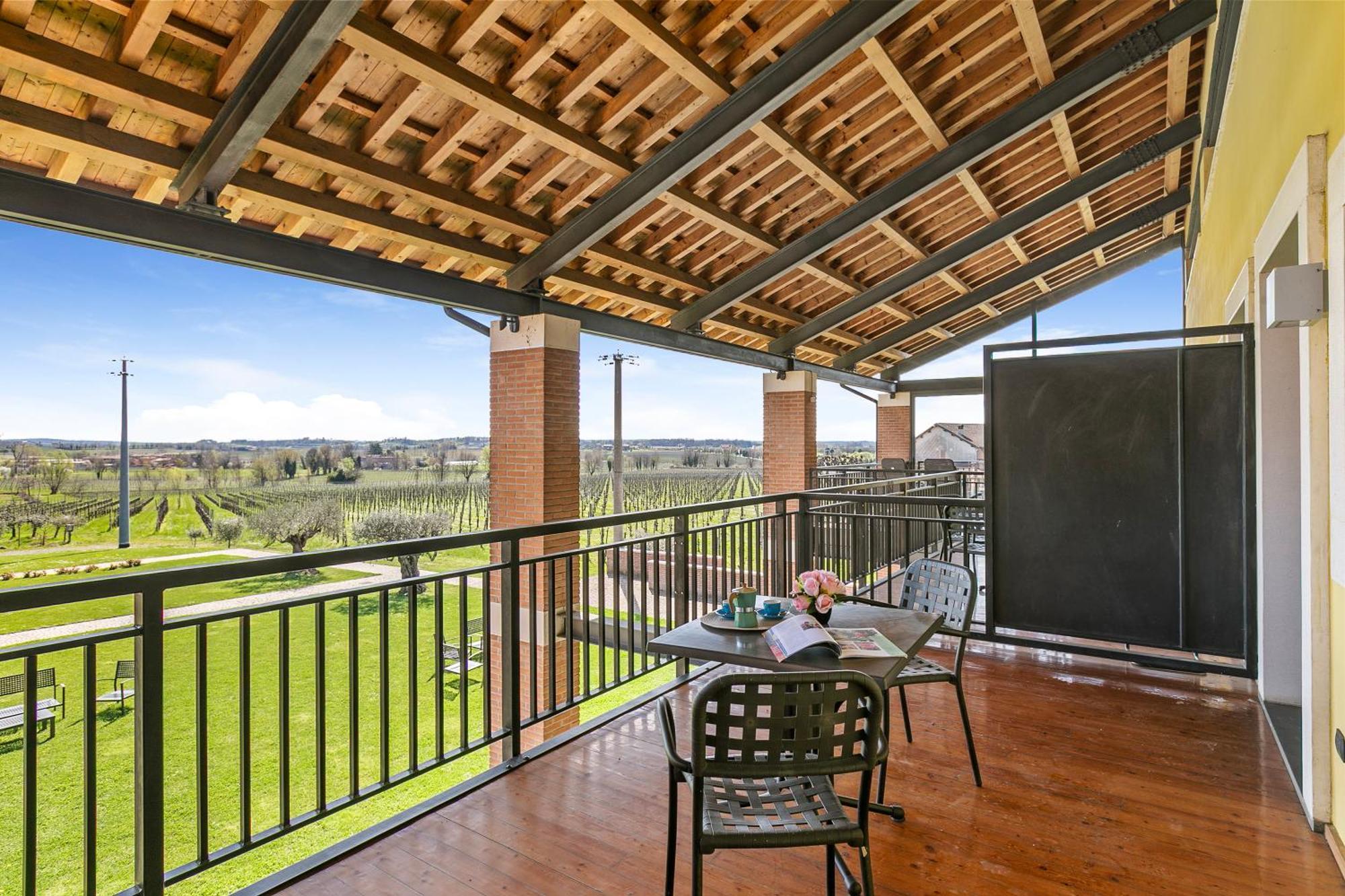 Almavite Wine Resort With Pool ديسينسانو ديل غاردا المظهر الخارجي الصورة