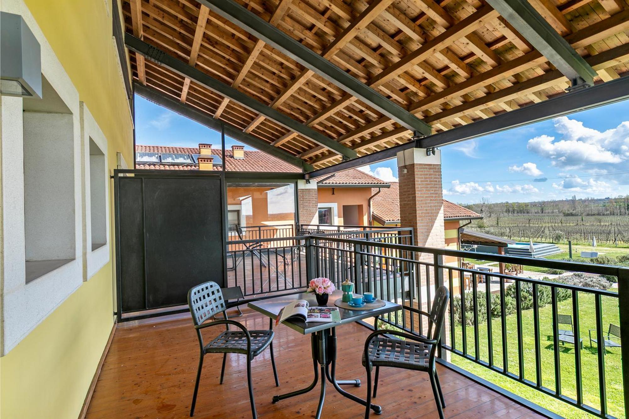 Almavite Wine Resort With Pool ديسينسانو ديل غاردا المظهر الخارجي الصورة
