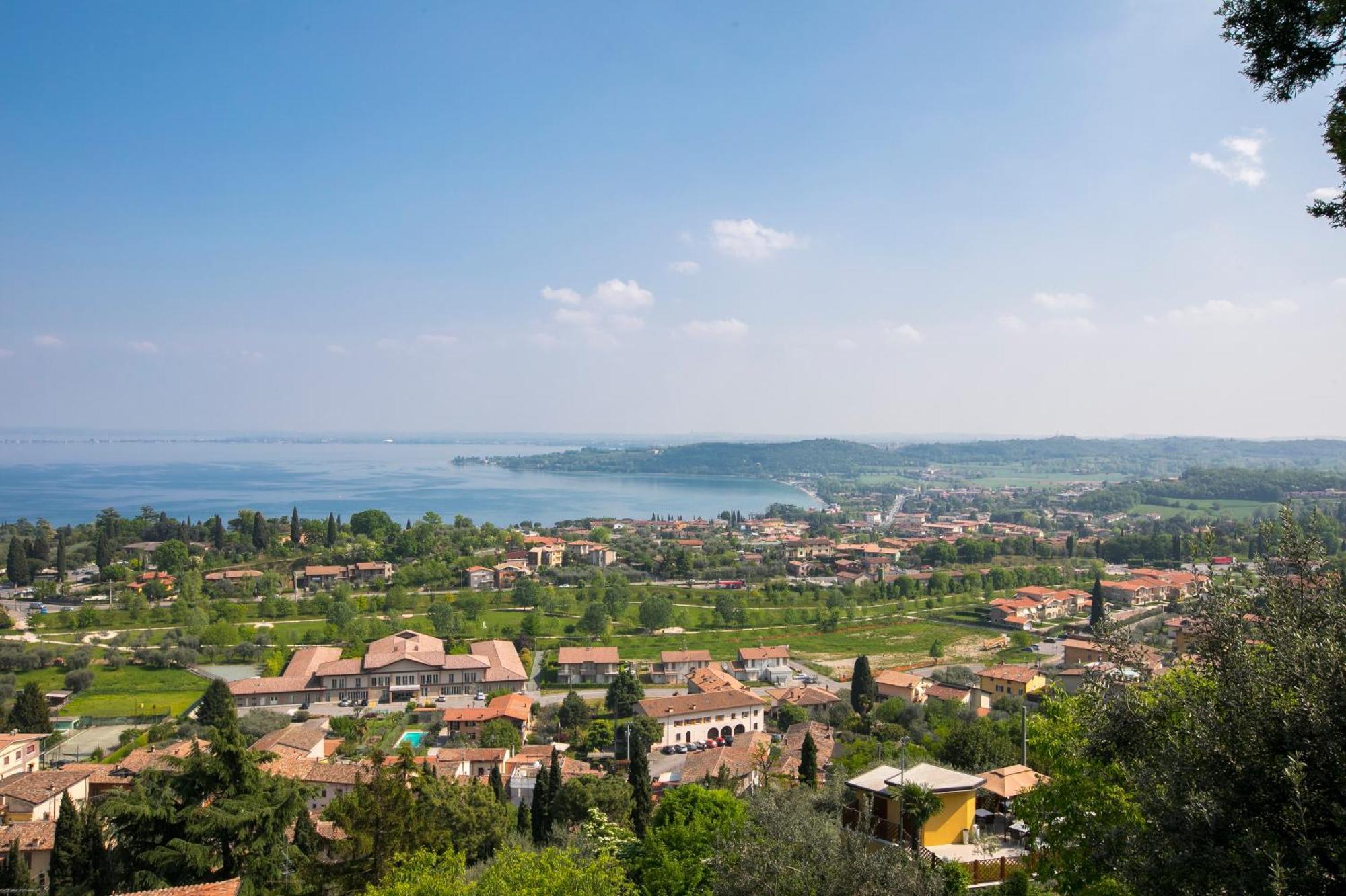 Almavite Wine Resort With Pool ديسينسانو ديل غاردا المظهر الخارجي الصورة