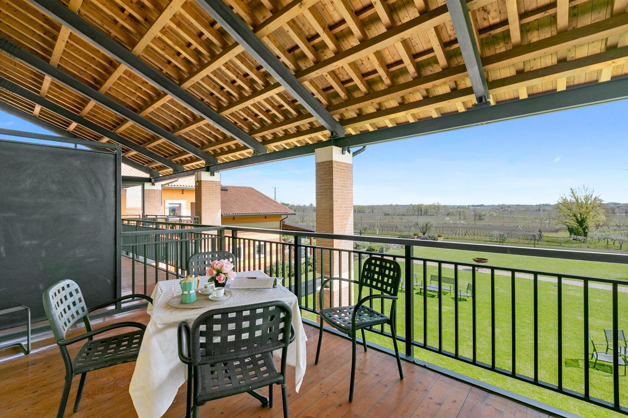 Almavite Wine Resort With Pool ديسينسانو ديل غاردا المظهر الخارجي الصورة