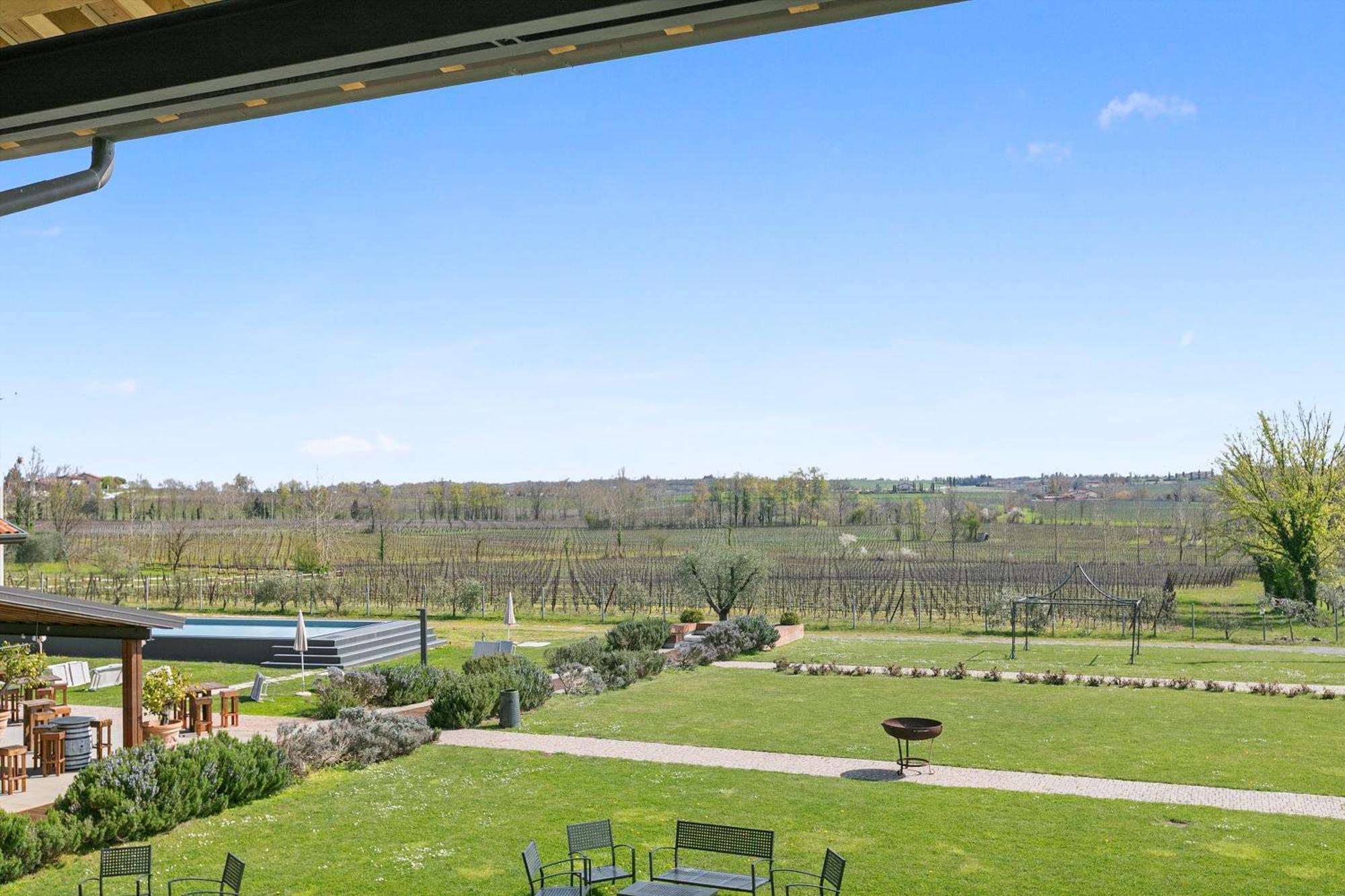 Almavite Wine Resort With Pool ديسينسانو ديل غاردا المظهر الخارجي الصورة