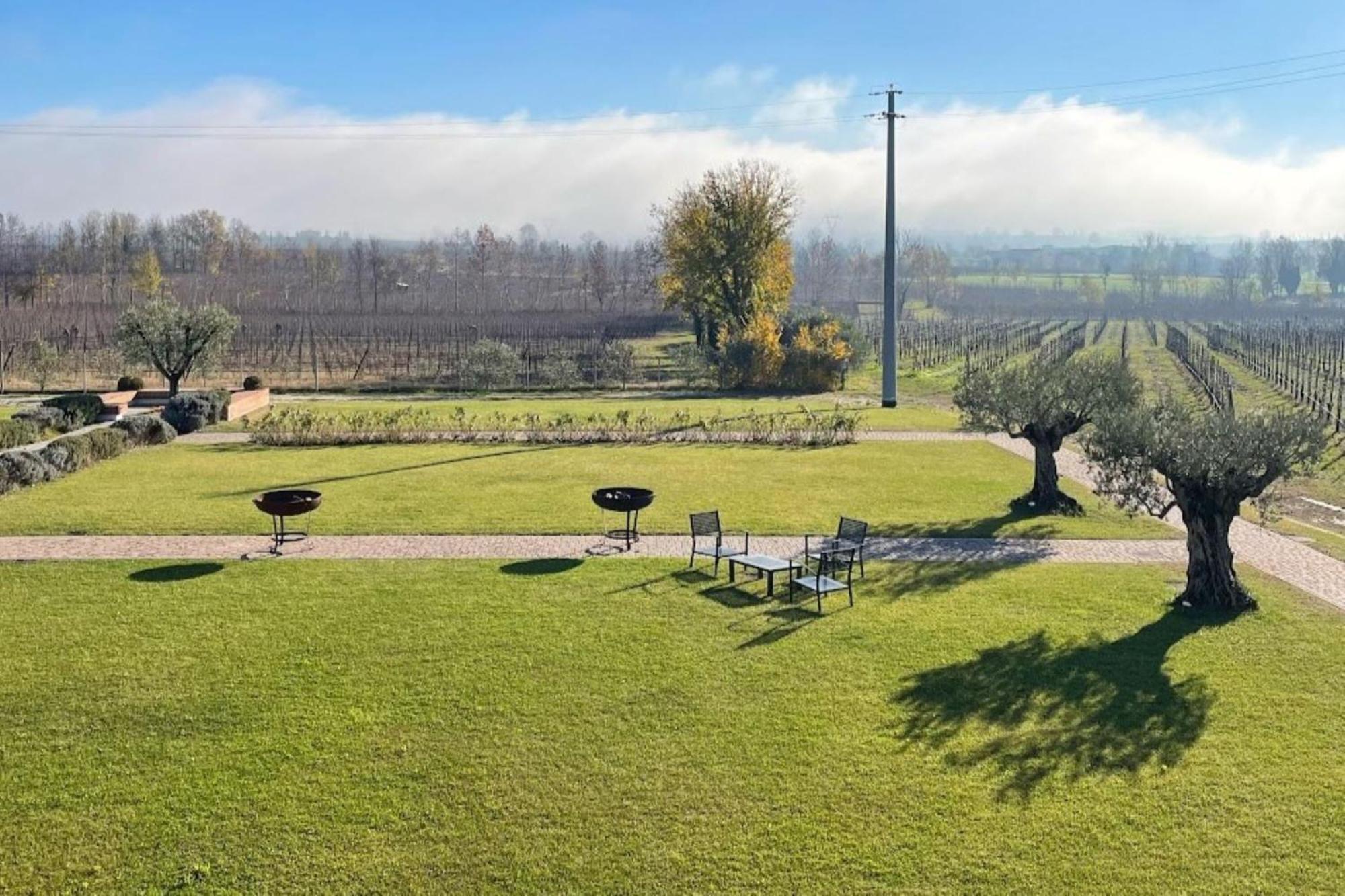 Almavite Wine Resort With Pool ديسينسانو ديل غاردا المظهر الخارجي الصورة